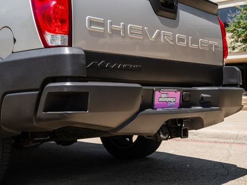 Used 2004 Chevrolet Avalanche 2WD image 25