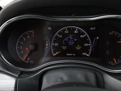 Used 2021 Jeep Grand Cherokee Laredo image 24