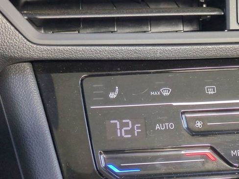 Used 2025 Volkswagen Jetta SE FWD image 25