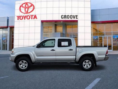 Used 2013 Toyota Tacoma 4x4 Double Cab w/ SR5 Pkg image 2