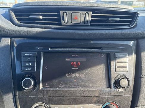 Used 2019 Nissan Rogue S image 16