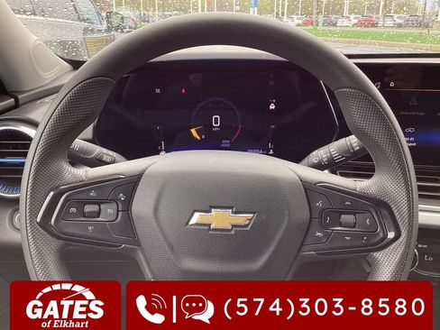 Used 2025 Chevrolet Trax LT FWD image 26