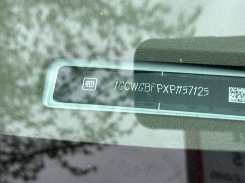 Used 2023 Chevrolet Express 2500 Extended RWD image 3