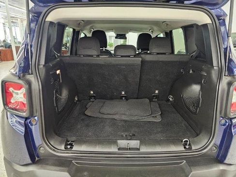 Used 2018 Jeep Renegade Altitude FWD image 38