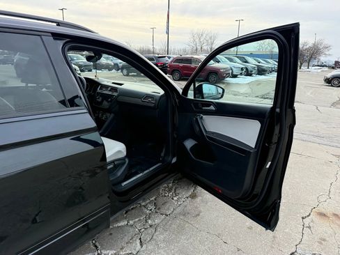 Used 2021 Volkswagen Tiguan SE R-Line image 26