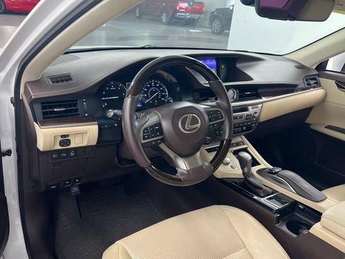 Used 2017 Lexus ES 350 w/ Navigation System Package FWD image 8