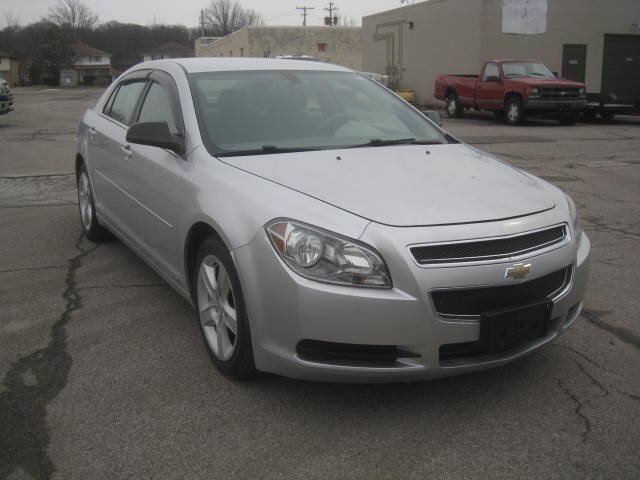Used 2010 Chevrolet Malibu LS FWD image 3