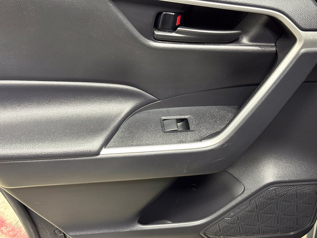 Used 2025 Toyota RAV4 LE AWD/4WD image 18