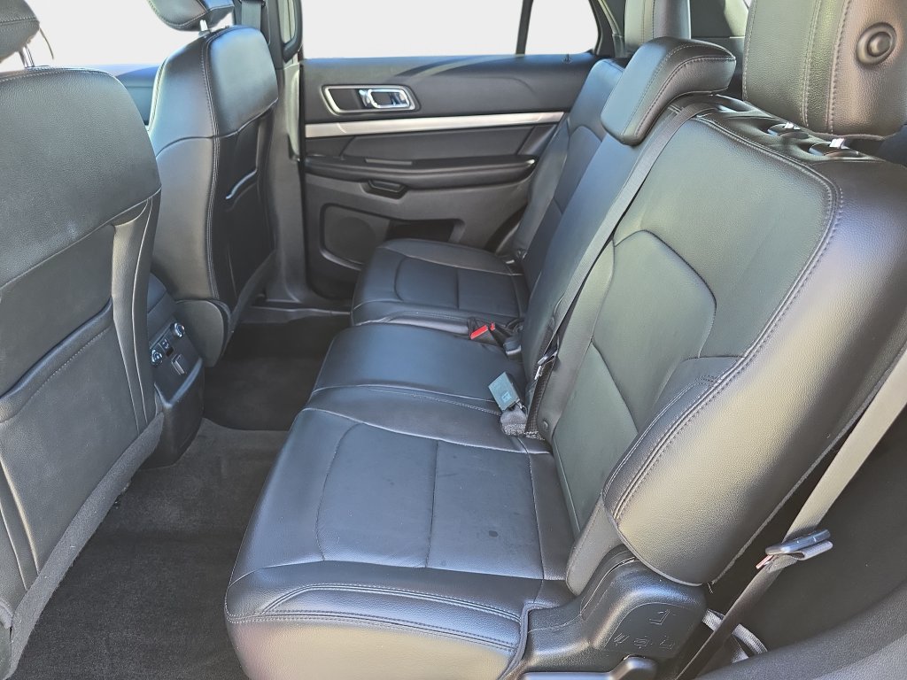Used 2018 Ford Explorer XLT w/ Equipment Group 202A FWD image 19