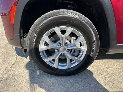 Used 2023 Jeep Grand Cherokee Limited image 7