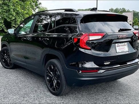 Used 2022 GMC Terrain SLE w/ Driver Convenience Package AWD/4WD image 4