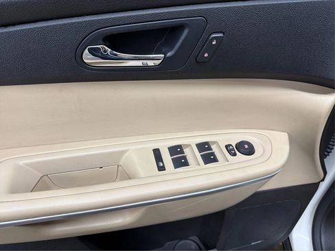 Used 2011 GMC Acadia SLT image 26