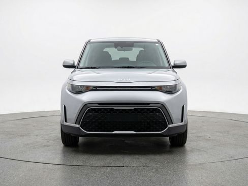 Used 2025 Kia Soul LX w/ LX Technology Package FWD image 2
