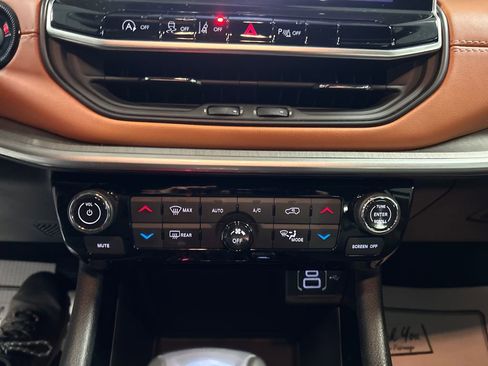 Used 2024 Jeep Compass Limited image 19