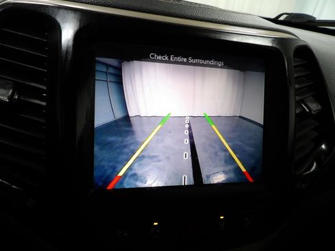 Used 2014 Jeep Cherokee Limited w/ Technology Group AWD/4WD image 19
