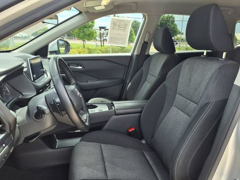 Used 2025 Nissan Rogue SV FWD image 15
