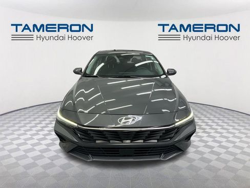 Used 2025 Hyundai Elantra SEL FWD image 8