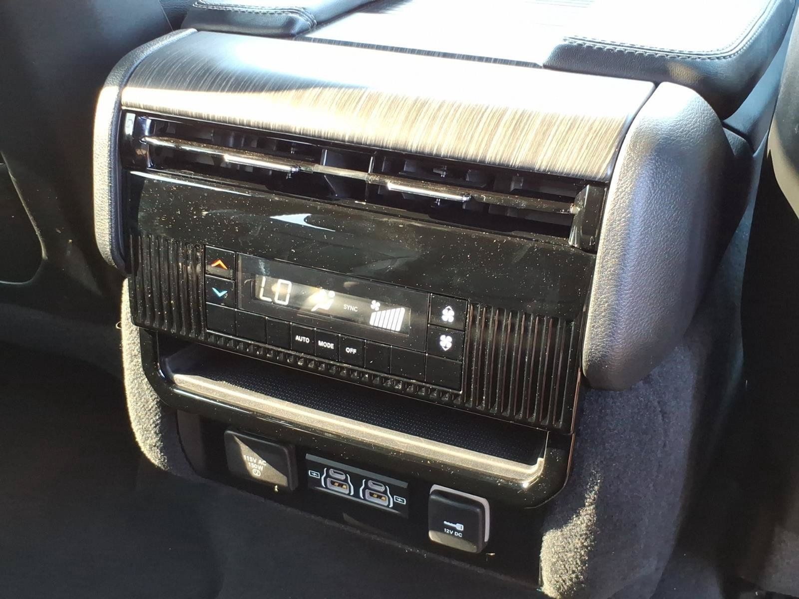Used 2023 Jeep Wagoneer Series II AWD/4WD image 26