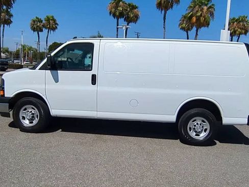 Used 2019 Chevrolet Express 2500 w/ Driver Convenience Package RWD image 5