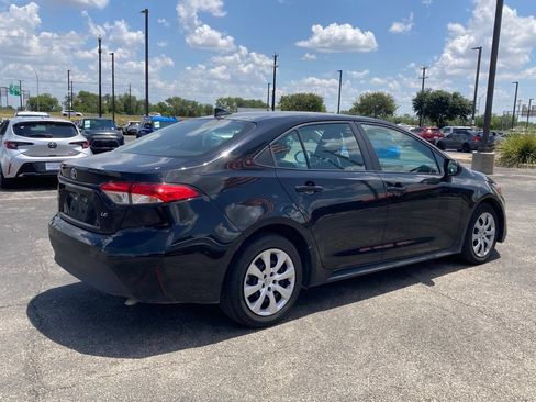 Certified 2025 Toyota Corolla LE FWD image 4