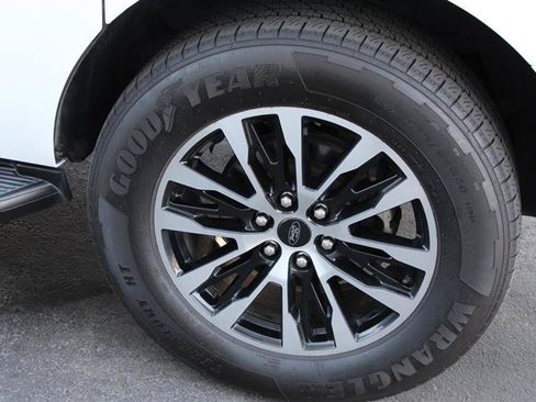 Used 2023 Ford Expedition Max XLT AWD/4WD image 42