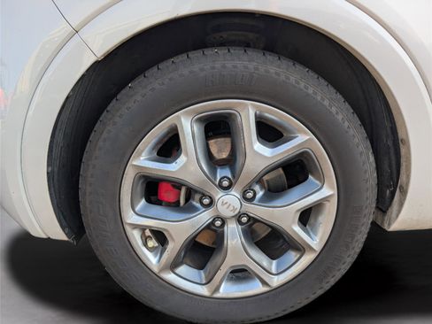 Used 2017 Kia Sorento SX FWD image 9