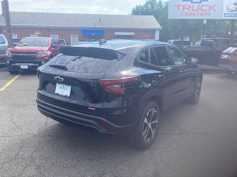New 2026 Chevrolet Trax RS w/ Sunroof Package FWD image 28