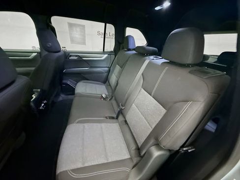 Used 2025 GMC Acadia Elevation image 28