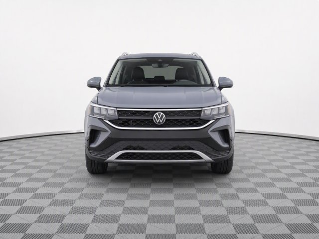 Used 2023 Volkswagen Taos SE w/ Panoramic Sunroof Package AWD/4WD image 5