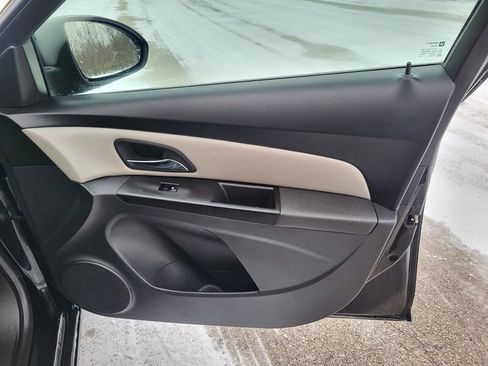 Used 2013 Chevrolet Cruze LS image 25