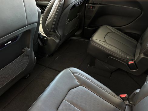New 2026 Chrysler Pacifica Select image 12