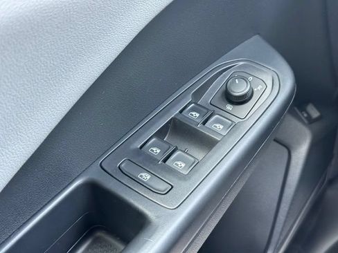 Used 2023 Volkswagen Taos SE w/ Panoramic Sunroof Package AWD/4WD image 29