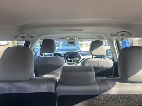 Used 2023 Toyota Highlander LE image 23