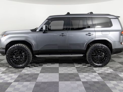 Used 2025 Lexus GX 550 image 3