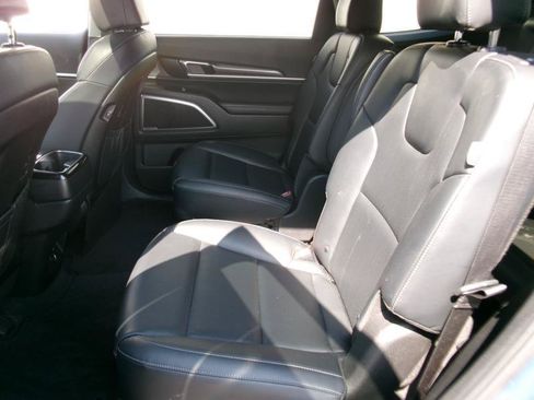 Used 2025 Kia Telluride S FWD image 10