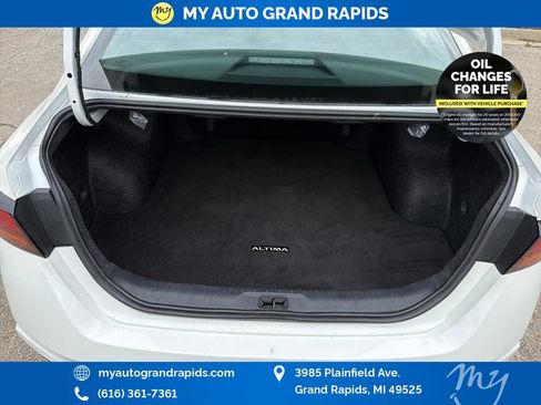 Used 2025 Nissan Altima 2.5 SV FWD image 24