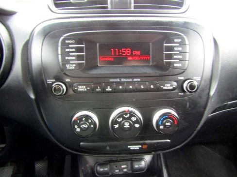 Used 2016 Kia Soul FWD image 11
