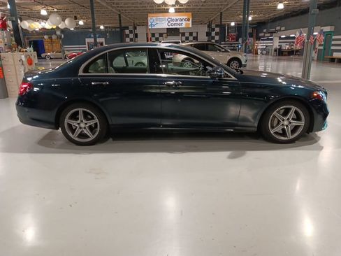 Used 2017 Mercedes-Benz E 300 4MATIC image 9