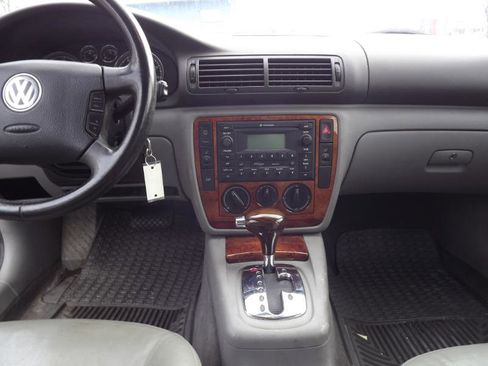 Used 2005 Volkswagen Passat GLS image 12