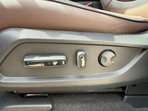 Used 2025 Honda Pilot Elite image 12
