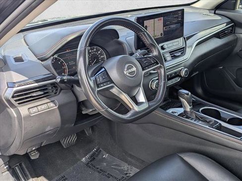 Used 2023 Nissan Altima 2.5 SR w/ SR Premium Package FWD image 9