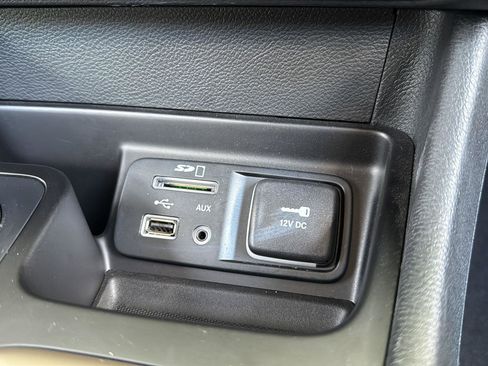 Used 2016 Jeep Cherokee Sport image 22