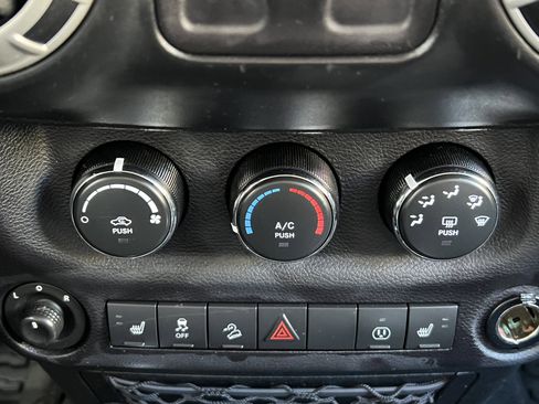 Used 2016 Jeep Wrangler Rubicon w/ Power Convenience Group AWD/4WD image 26