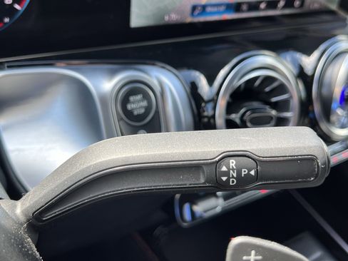 Used 2022 Mercedes-Benz GLB 250 image 26