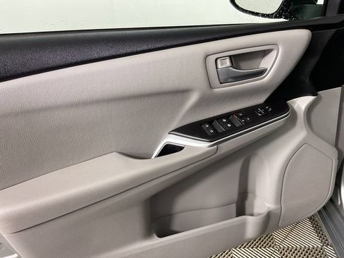Used 2016 Toyota Camry SE FWD image 15