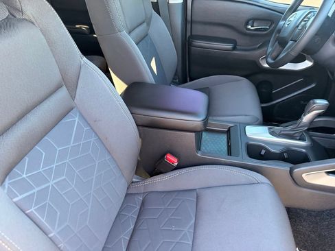 Certified 2025 Nissan Frontier SV w/ SV Convenience Package RWD image 11