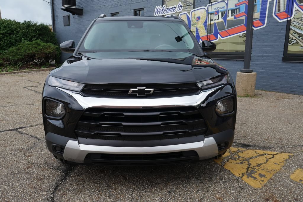 Used 2023 Chevrolet TrailBlazer LT w/ Convenience Package FWD image 2
