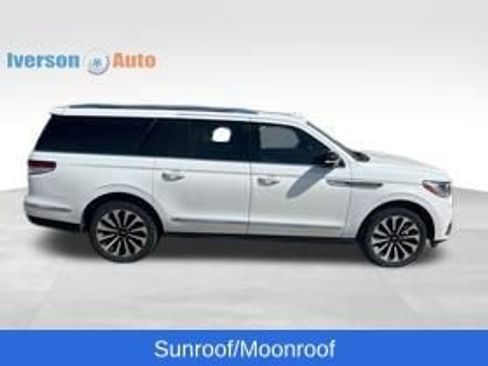 Used 2023 Lincoln Navigator L Reserve AWD/4WD image 6