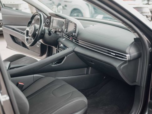 Used 2021 Hyundai Elantra SEL w/ Convenience + Premium Package FWD image 14