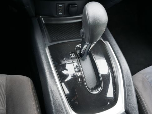 Used 2016 Nissan Rogue S image 24